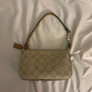 Coach Beige Nolita 19